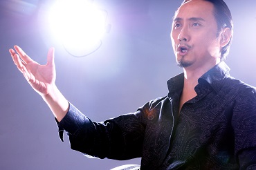 指揮吉博‧瓦格照片